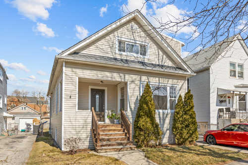 $479,900 - 4Br/2Ba -  for Sale in Chicago