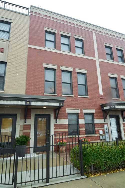 $635,000 - 2Br/3Ba -  for Sale in Chicago