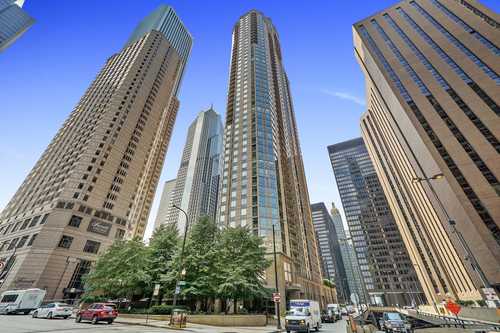 $399,999 - 2Br/2Ba -  for Sale in Chicago