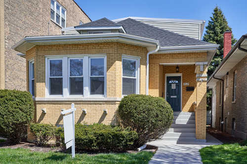 $599,999 - 5Br/3Ba -  for Sale in Chicago