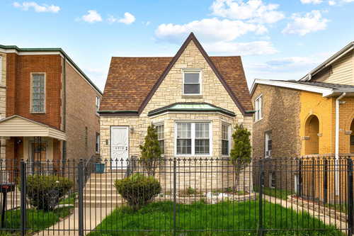$399,999 - 5Br/3Ba -  for Sale in Chicago