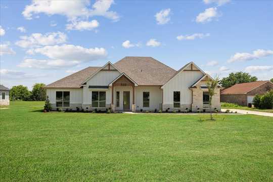 310 Crestview Drive, Red Oak, TX, 75154