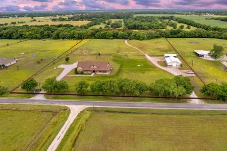 $915,000 - 4Br/3Ba -  for Sale in Wolf Front, Van Alstyne