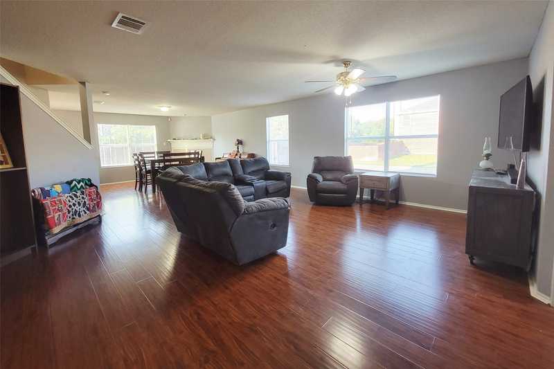 $364,900 - 5Br/3Ba -  for Sale in Saddlebrook Estates Ph 2 Krum, Krum