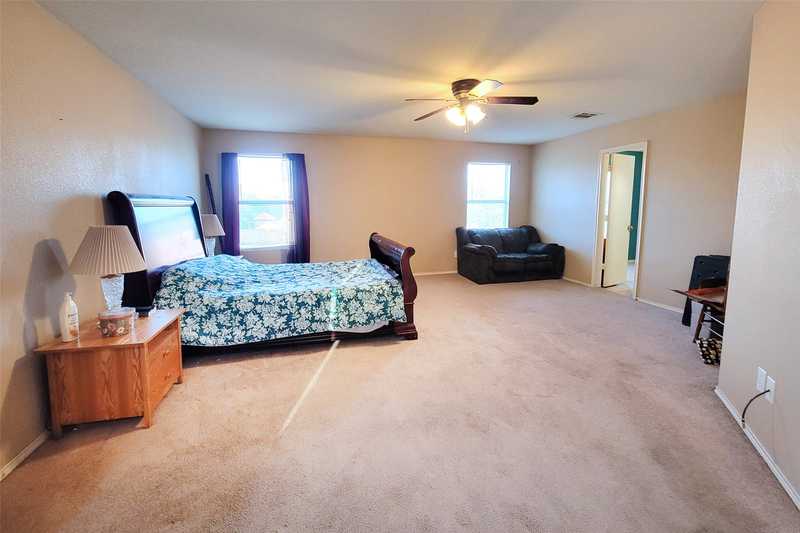 $364,900 - 5Br/3Ba -  for Sale in Saddlebrook Estates Ph 2 Krum, Krum