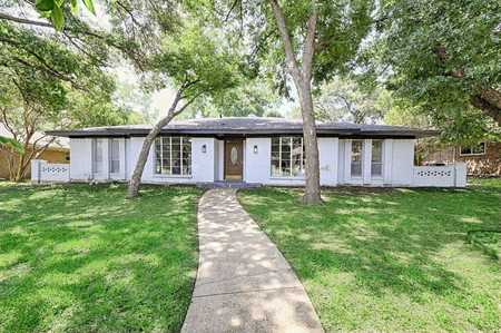 $489,900 - 4Br/3Ba -  for Sale in Cloisters, Plano