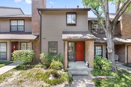 $178,500 - 1Br/2Ba -  for Sale in Glen Oaks Twnhms Condo, Dallas