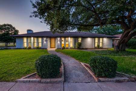 $629,000 - 4Br/3Ba -  for Sale in Cloisters No 3, Plano