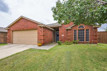$319,900 - 3Br/2Ba -  for Sale in The Lakes Of Little Elm Ph 2, Little Elm