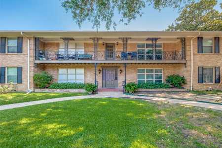 $305,000 - 2Br/2Ba -  for Sale in Prestwick Manor Condominiums, Dallas