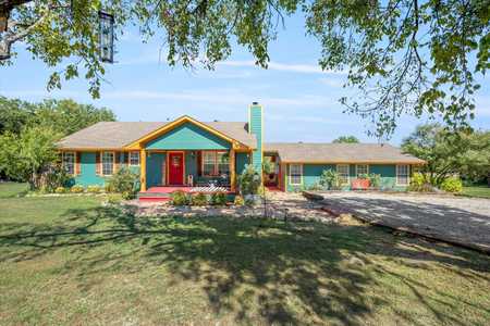 $499,900 - 3Br/2Ba -  for Sale in South Side Add, Van Alstyne