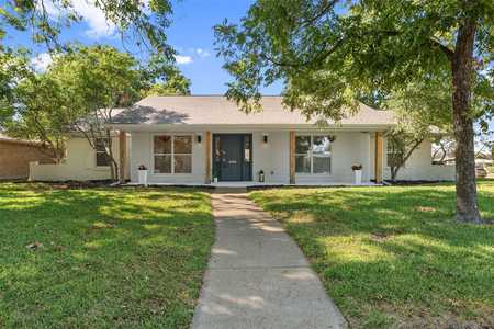 $670,000 - 4Br/3Ba -  for Sale in Canyon Creek Country Club 3, Richardson