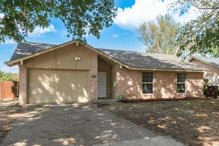 $320,000 - 3Br/2Ba -  for Sale in Village North Add Second Sec, Plano