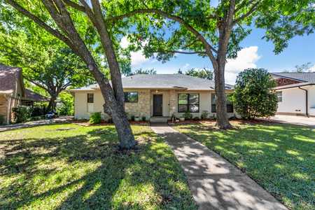 $587,500 - 3Br/3Ba -  for Sale in Parkview Estates, Richardson