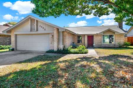 $340,000 - 3Br/2Ba -  for Sale in Oak Hollow Grand Prairie, Grand Prairie