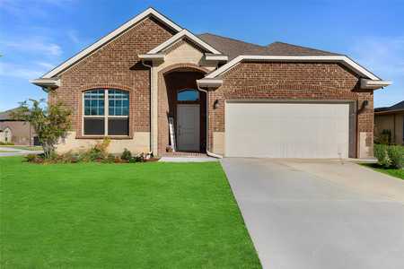 $380,000 - 4Br/2Ba -  for Sale in Erickson Farms Ph 2, Krum