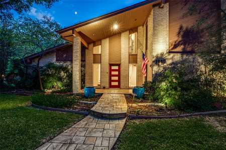 $599,900 - 4Br/4Ba -  for Sale in Country Place - Plano Sec One, Plano