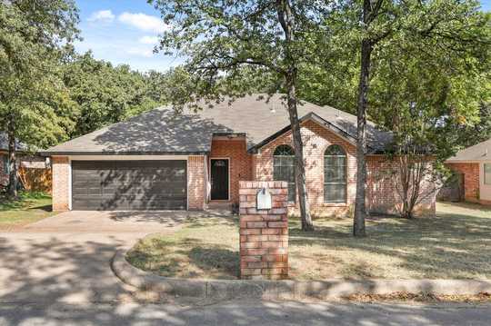 413 Meadowcrest Drive, Azle, TX, 76020