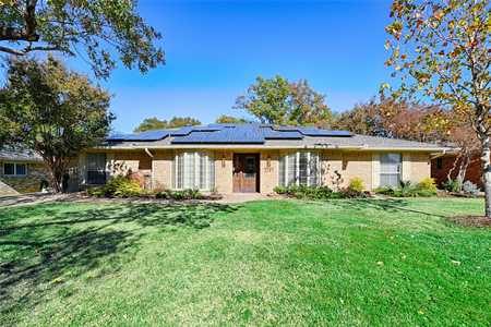 $499,900 - 4Br/3Ba -  for Sale in Country Place Sec 04, Carrollton