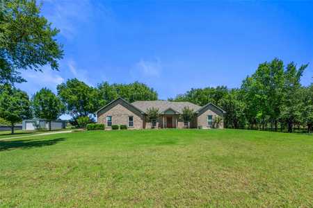 $600,000 - 4Br/2Ba -  for Sale in Hunters Crossing Ph I, Van Alstyne