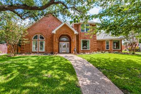 $659,000 - 4Br/3Ba -  for Sale in Carriage Hill Ph I, Plano