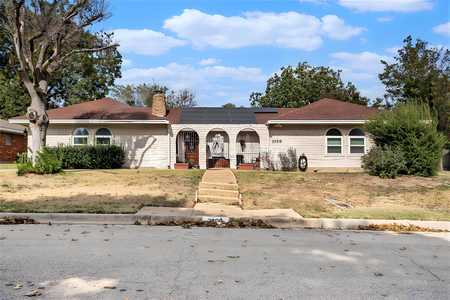 $342,500 - 3Br/3Ba -  for Sale in South Hills Add, Fort Worth