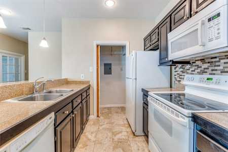 $162,000 - 2Br/1Ba -  for Sale in Oaks On The Bend, Dallas