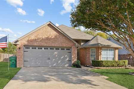 $375,000 - 3Br/2Ba -  for Sale in Westgate Hills North Ph 1, Denton