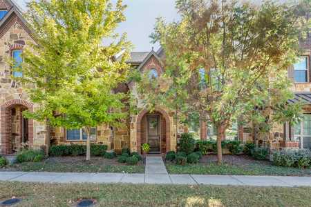 $469,900 - 3Br/3Ba -  for Sale in Greens At Stacy Crossing The, Mckinney