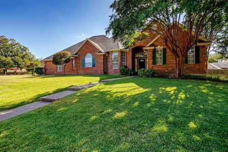 $425,000 - 3Br/3Ba -  for Sale in Oak Valley Estates, Burleson