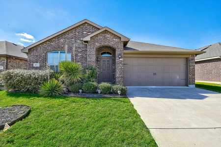 $300,000 - 4Br/2Ba -  for Sale in Creekside Estates, Fort Worth