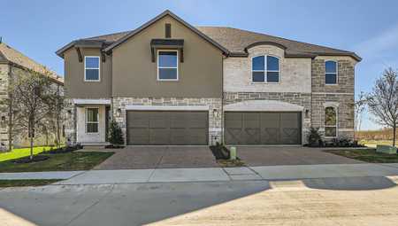 $649,100 - 3Br/3Ba -  for Sale in Castle Hills Northpointe Townhomes, Lewisville