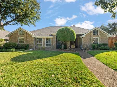 $650,000 - 4Br/3Ba -  for Sale in Carriage Hill Ph I, Plano