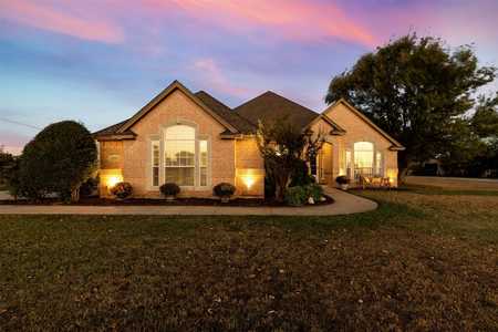 $750,000 - 5Br/3Ba -  for Sale in Fossil Creek Estates Add, Fort Worth