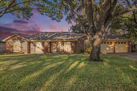 $428,500 - 3Br/3Ba -  for Sale in Meadowview Estates Add, North Richland Hills