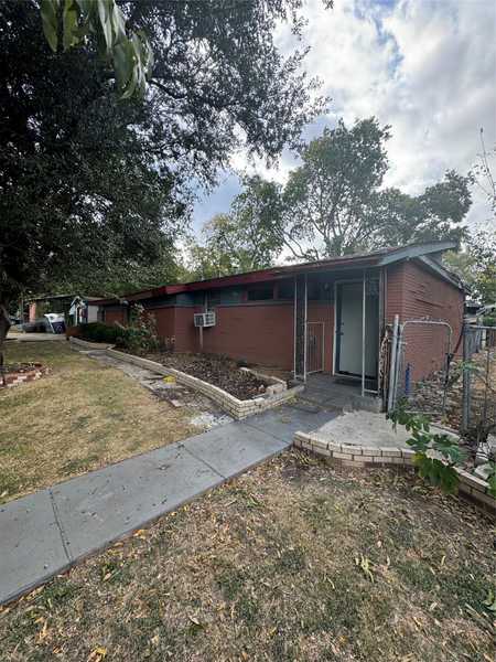 $245,000 - 5Br/2Ba -  for Sale in Brownwood Park, Dallas