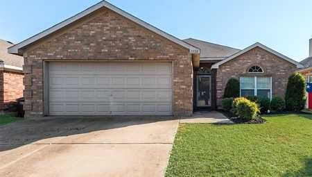 $275,000 - 3Br/2Ba -  for Sale in Deer Meadow Add, Fort Worth