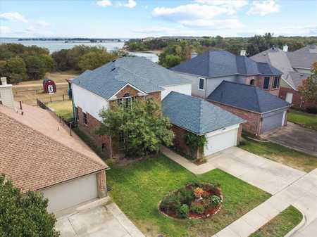 $599,999 - 4Br/3Ba -  for Sale in Lakebridge Estates Ph One, Lake Dallas