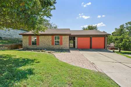 $299,000 - 3Br/2Ba -  for Sale in Sunset Heights South Add, Fort Worth