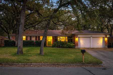 $380,000 - 3Br/2Ba -  for Sale in Shady Oaks Add, Hurst