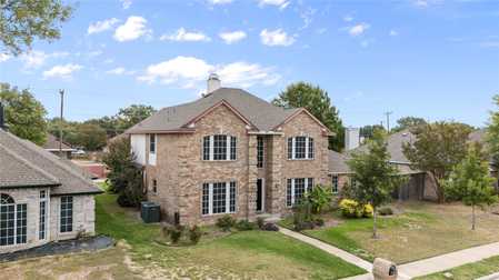 $385,000 - 4Br/3Ba -  for Sale in Lake Bend Estates, Rowlett