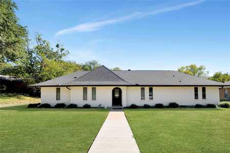 $400,000 - 4Br/3Ba -  for Sale in Country Club Park Sec 1, Grand Prairie