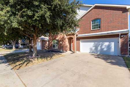 $305,000 - 3Br/3Ba -  for Sale in Summer Creek Ranch Add, Fort Worth