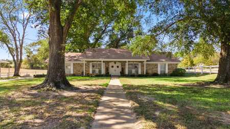 $475,500 - 3Br/2Ba -  for Sale in None, Tyler