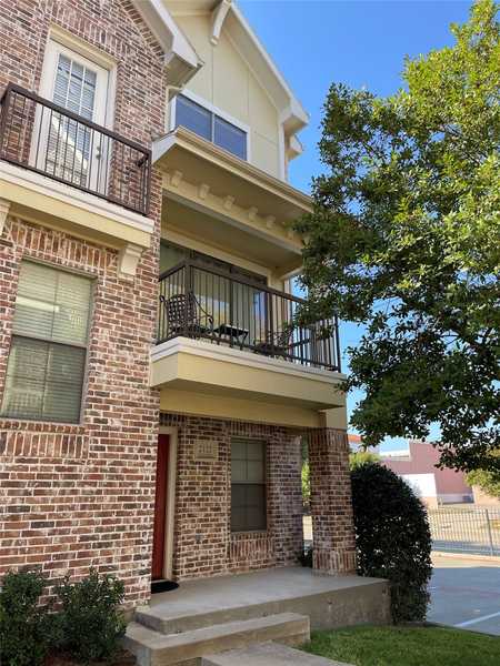 $379,999 - 2Br/2Ba -  for Sale in Lake Park Estates 01 & Univ Wrld R, Richardson