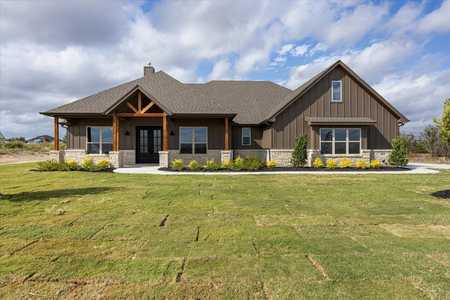 $524,900 - 3Br/3Ba -  for Sale in Wild Horse Hills Acres, Godley