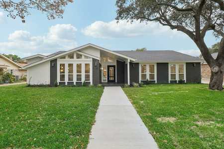 $759,500 - 5Br/5Ba -  for Sale in Country Place Sec 04, Carrollton