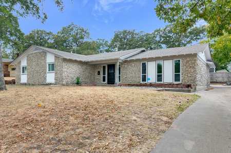 $365,000 - 3Br/2Ba -  for Sale in Valentine Oaks Add, Hurst