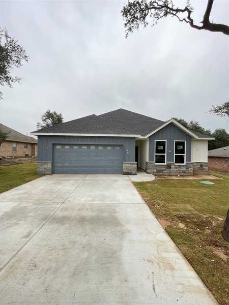 $309,000 - 3Br/2Ba -  for Sale in Canyon Creek, Granbury