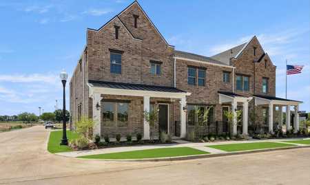 $423,000 - 3Br/3Ba -  for Sale in Parkside, Mansfield